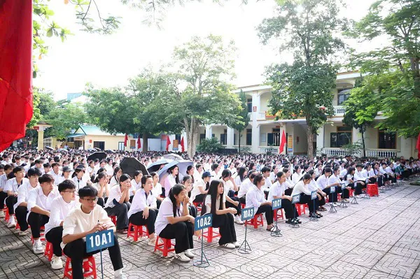 Hơn 963.000 học sinh Nghệ An rộn ràng đi khai giảng năm học mới