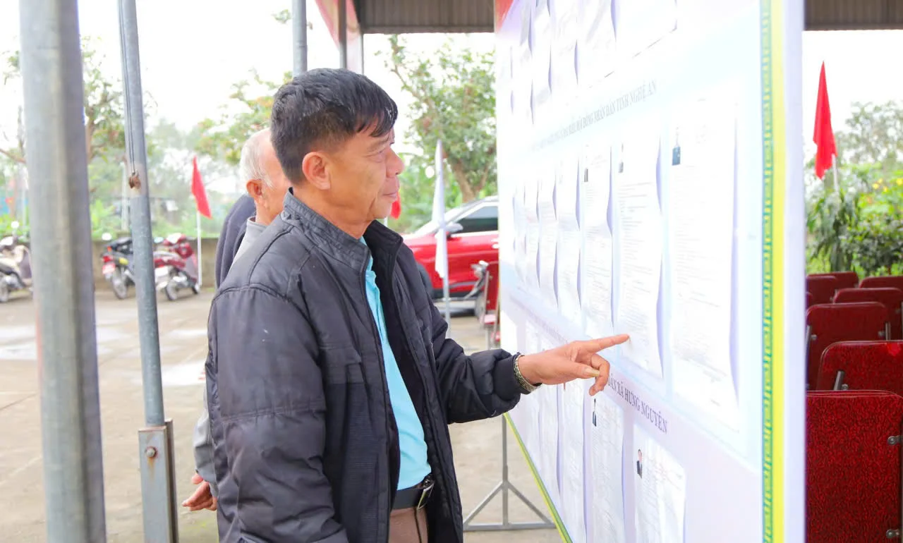 Nô nức “Ngày hội toàn dân” cử tri Nghệ An phấn khởi đi bầu cử