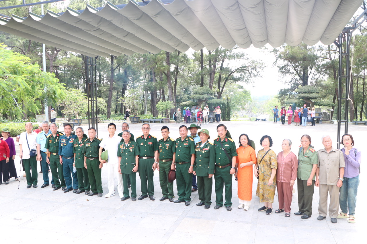 Trở về Quảng Trị thắp nén hương cho những đồng đội năm xưa