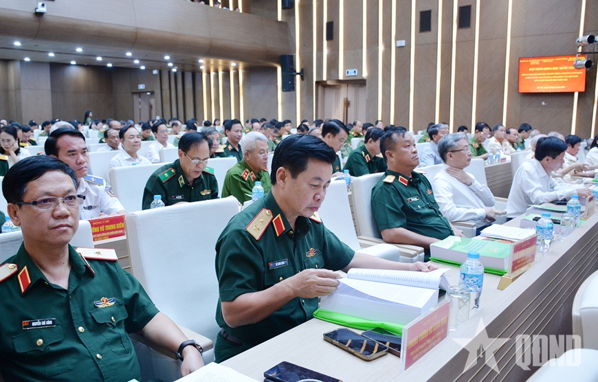 Làm nổi bật sự phối hợp giữa Công an nhân dân và Quân đội nhân dân trong xây dựng và bảo vệ Tổ quốc