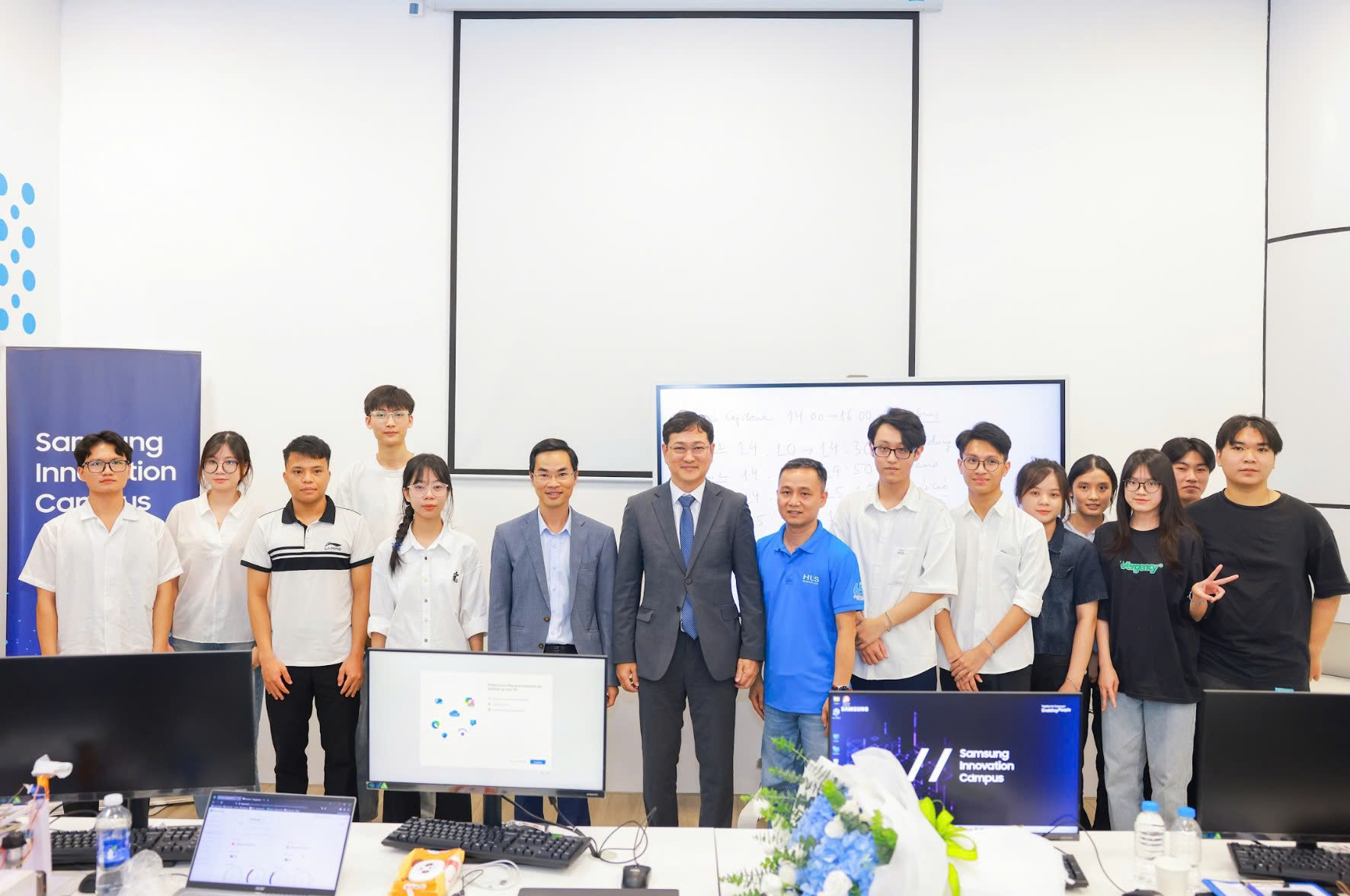 Samsung Việt Nam tổng kết Dự án Phát triển Nhân tài Công nghệ năm học 2024 - 2025
