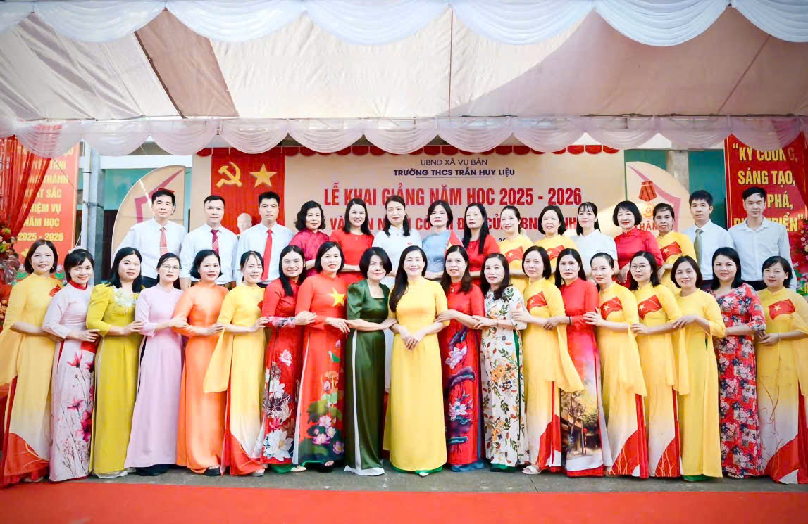 Trường THCS Trần Huy Liệu (Ninh Bình) xứng danh cơ sở giáo dục trọng điểm chất lượng cao