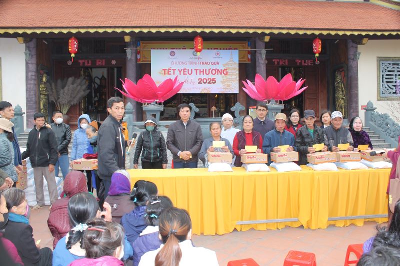 Nam Định trao quà “Tết yêu thương” Xuân Ất Tỵ 2025 tại chùa An Lãng