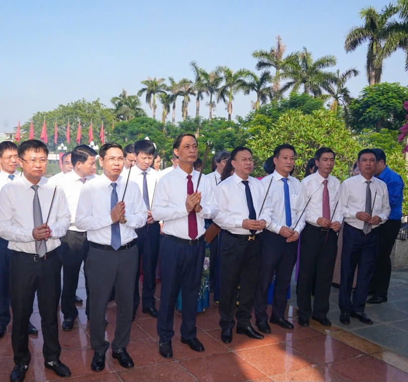 Các cơ quan Đảng TP.Hải Phòng dâng hương tưởng niệm Anh hùng liệt sĩ