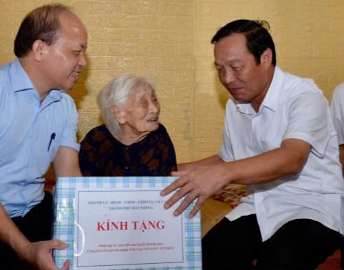 Lãnh đạo TP.Hải Phòng tri ân Mẹ Việt Nam anh hùng nhân dịp Quốc khánh